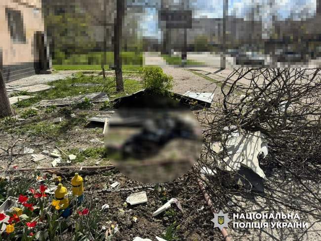 Вбиті росіянами цивільні. ФОТО: поліція Херсонської області