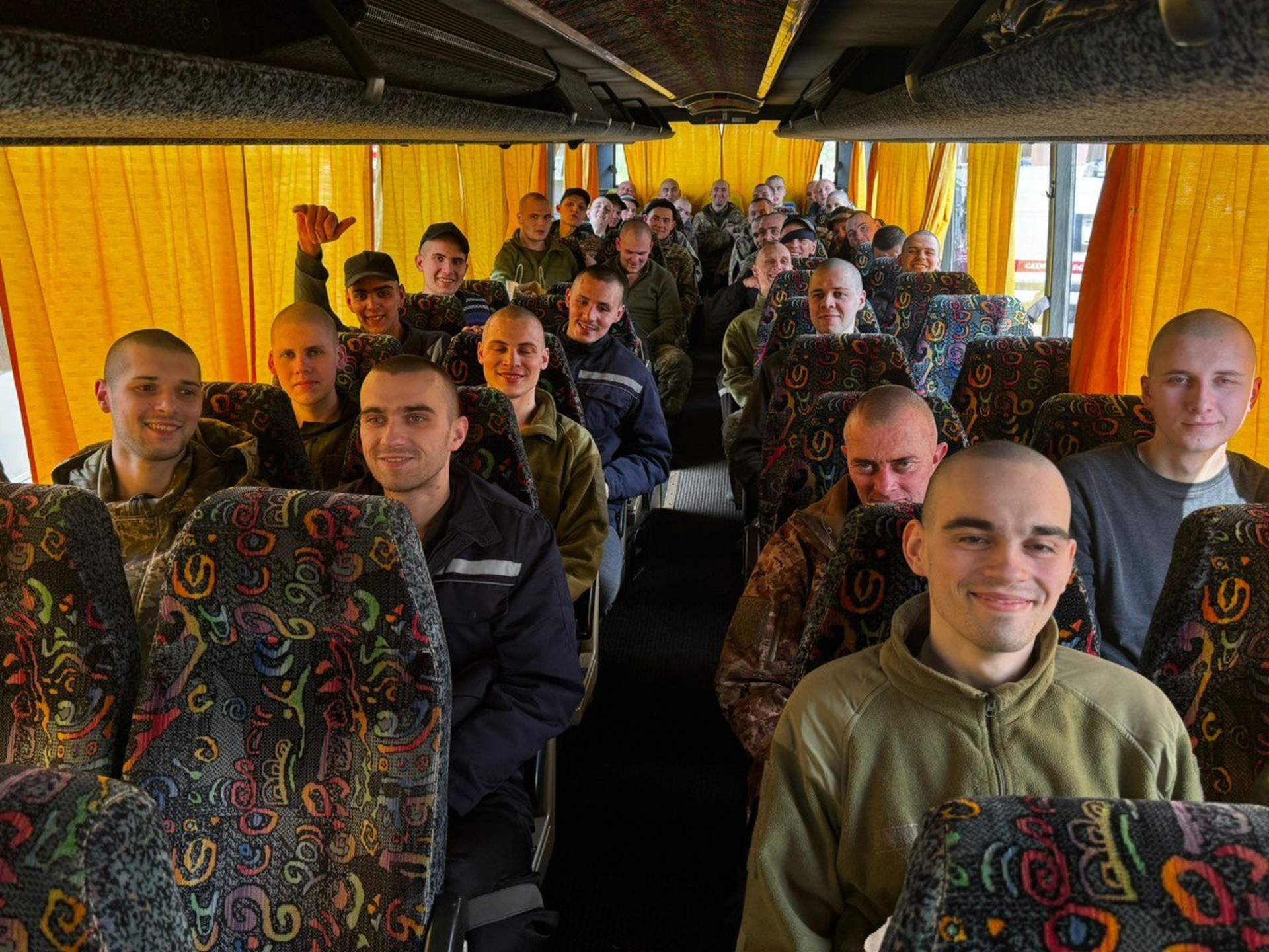 В Україну повернулися 205 військовополонених