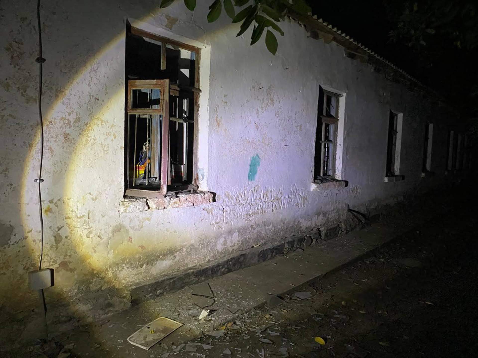В Одесі після російської атаки спалахнула пожежа у будівлі