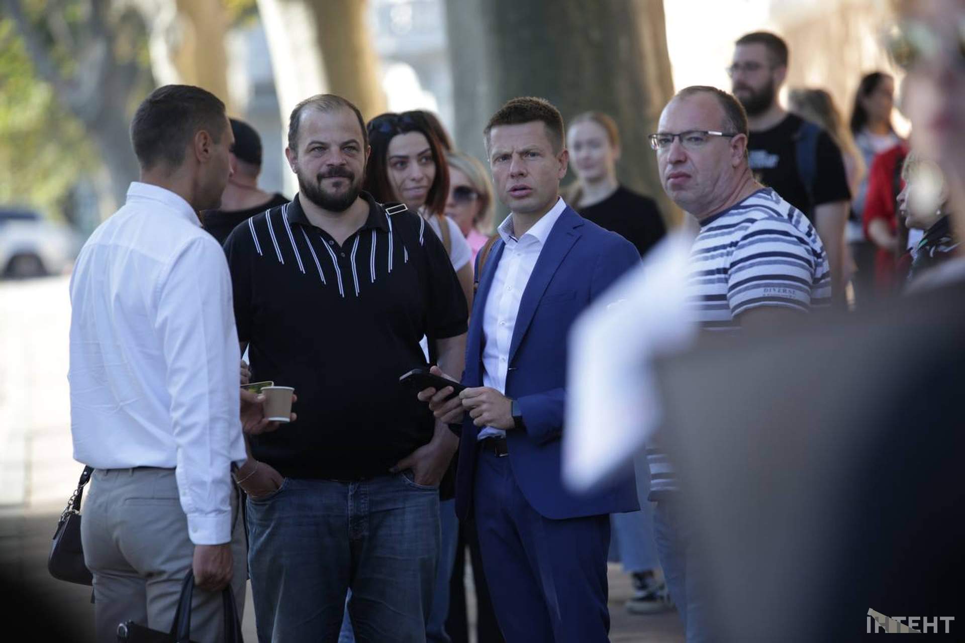Бурхлива сесія та мітинг у світлинах Інтента