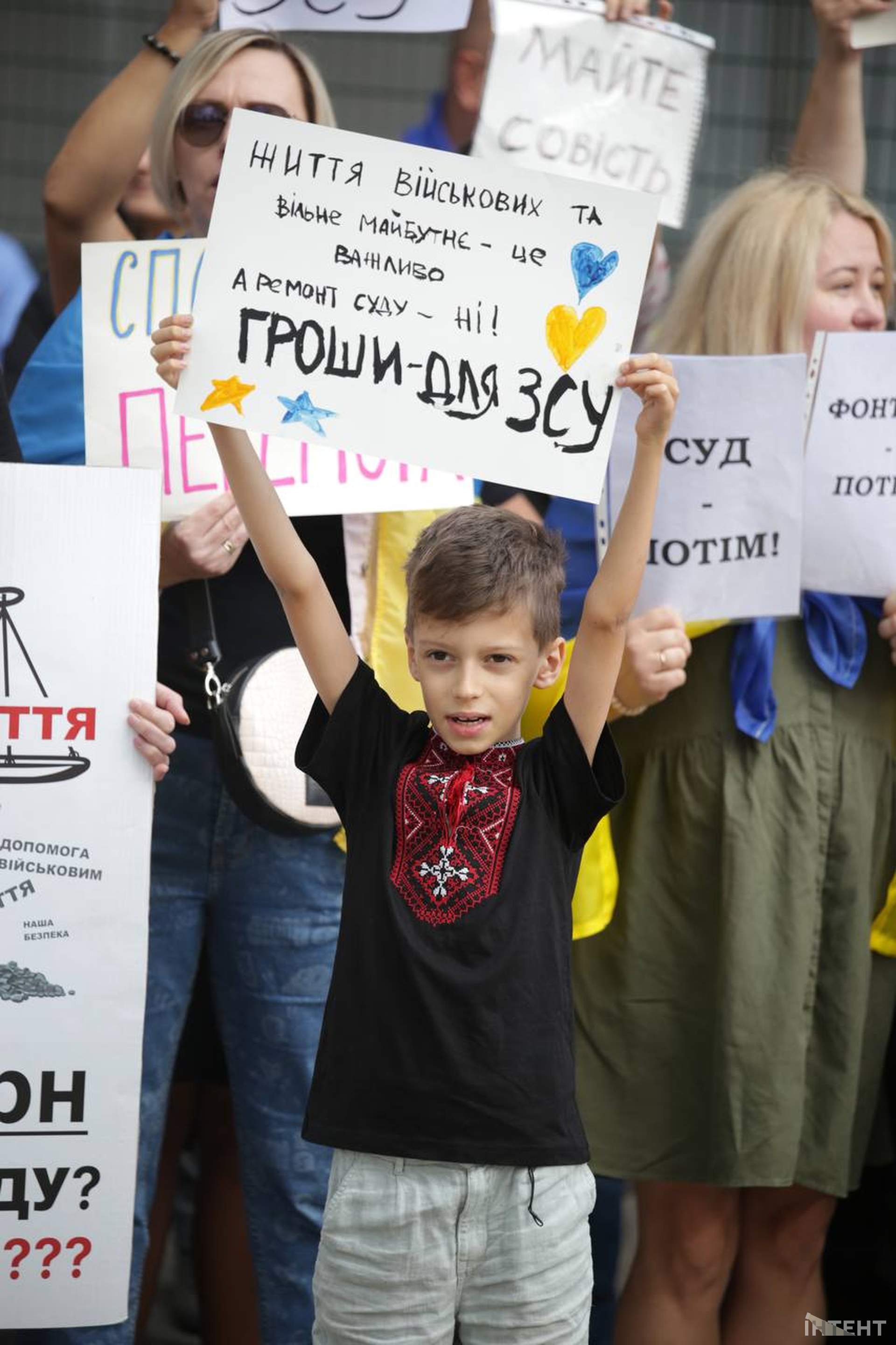 "В першу чергу - ЗСУ": в Одесі вже майже два тижні протестують проти несвоєчасних тендерів