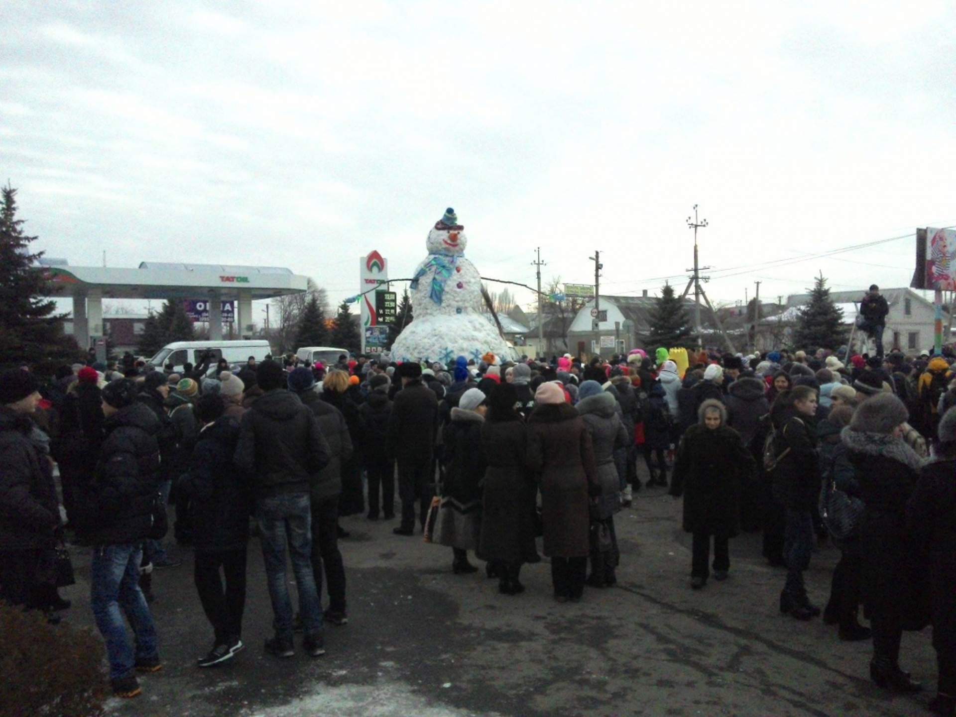 В Одесской области слепили рекордного снеговика