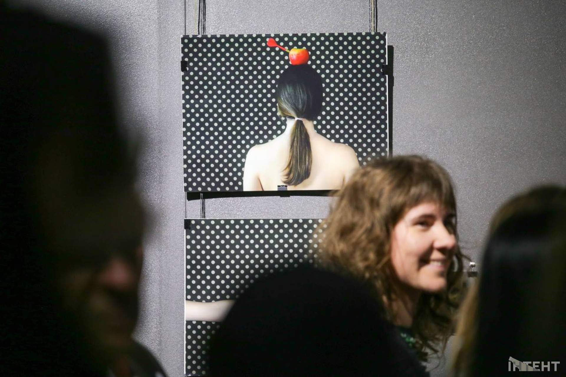 "Між життям та сюром": в одеському музеї відбулася сюрреалістична фотовиставка