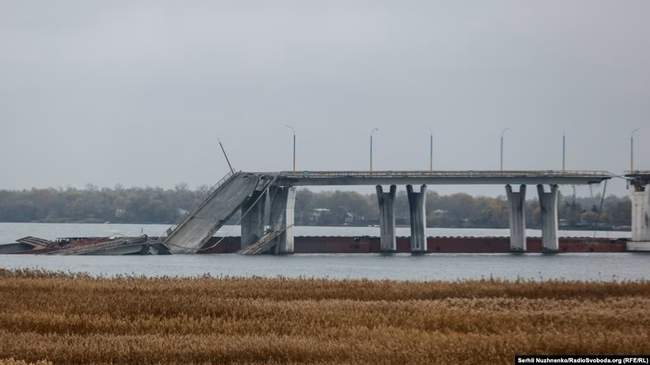 Підірваний Антонівський міст біля Херсону. Фото: Радіо Свобода