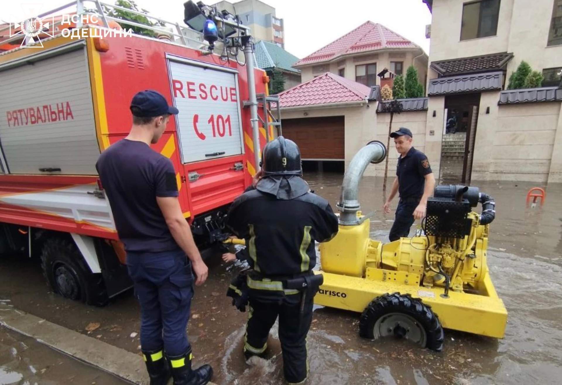 В Одесі відновили рух транспорту, що зупинили через негоду