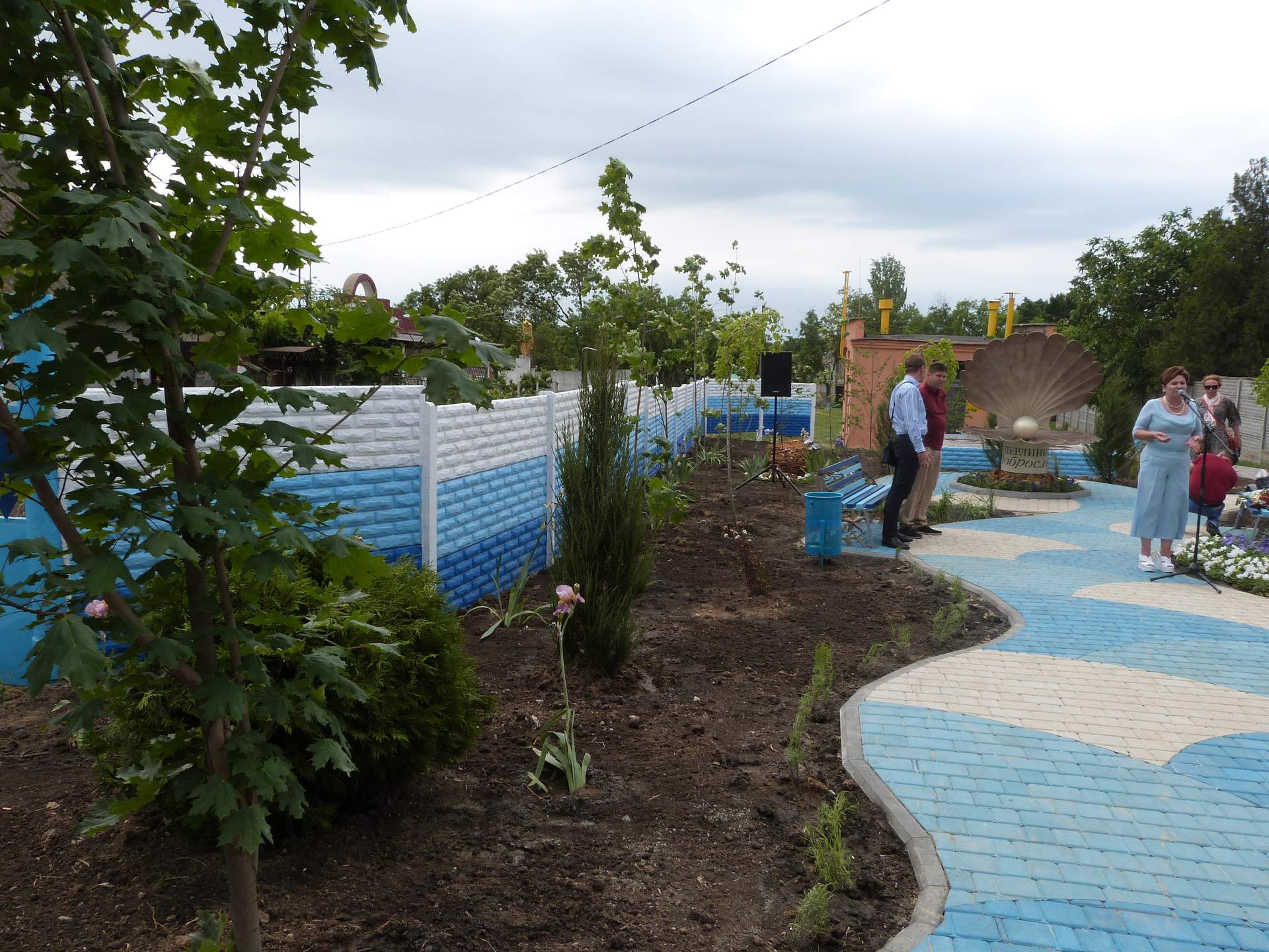 Під час фестивалю вуличного мистецтва у Доброславі відкрили металеву "перлинку"