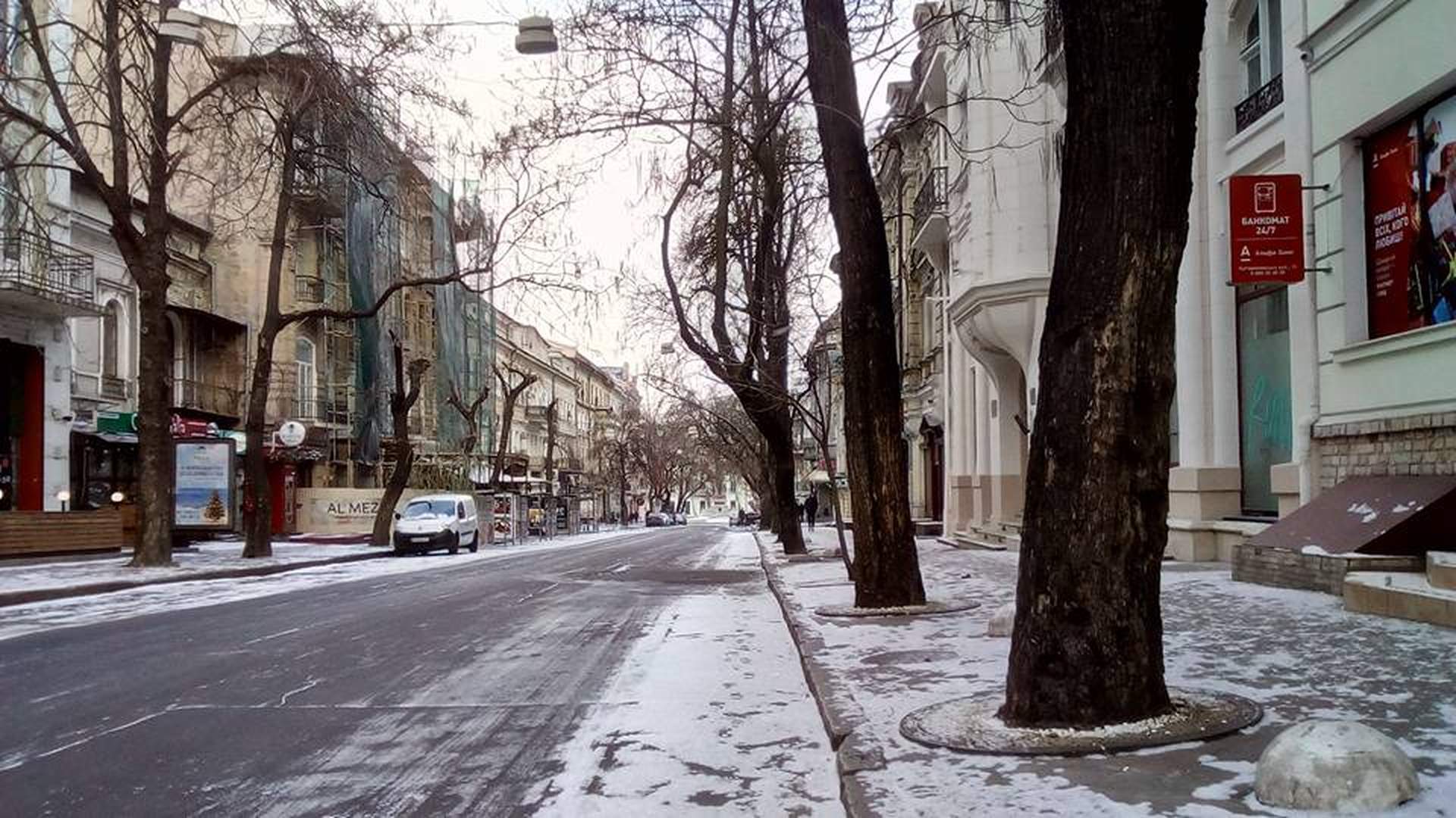 Зима на "старый Новый год": в Одессе выпал небольшой снег