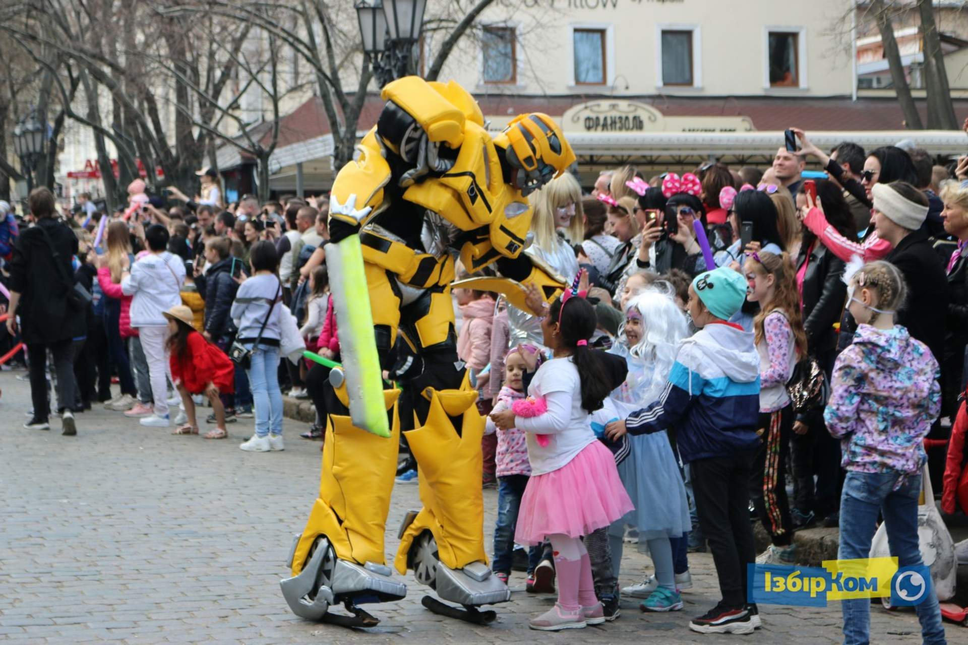 Парад Юморины 2019: зомби, клоуны и Чарли Чаплины