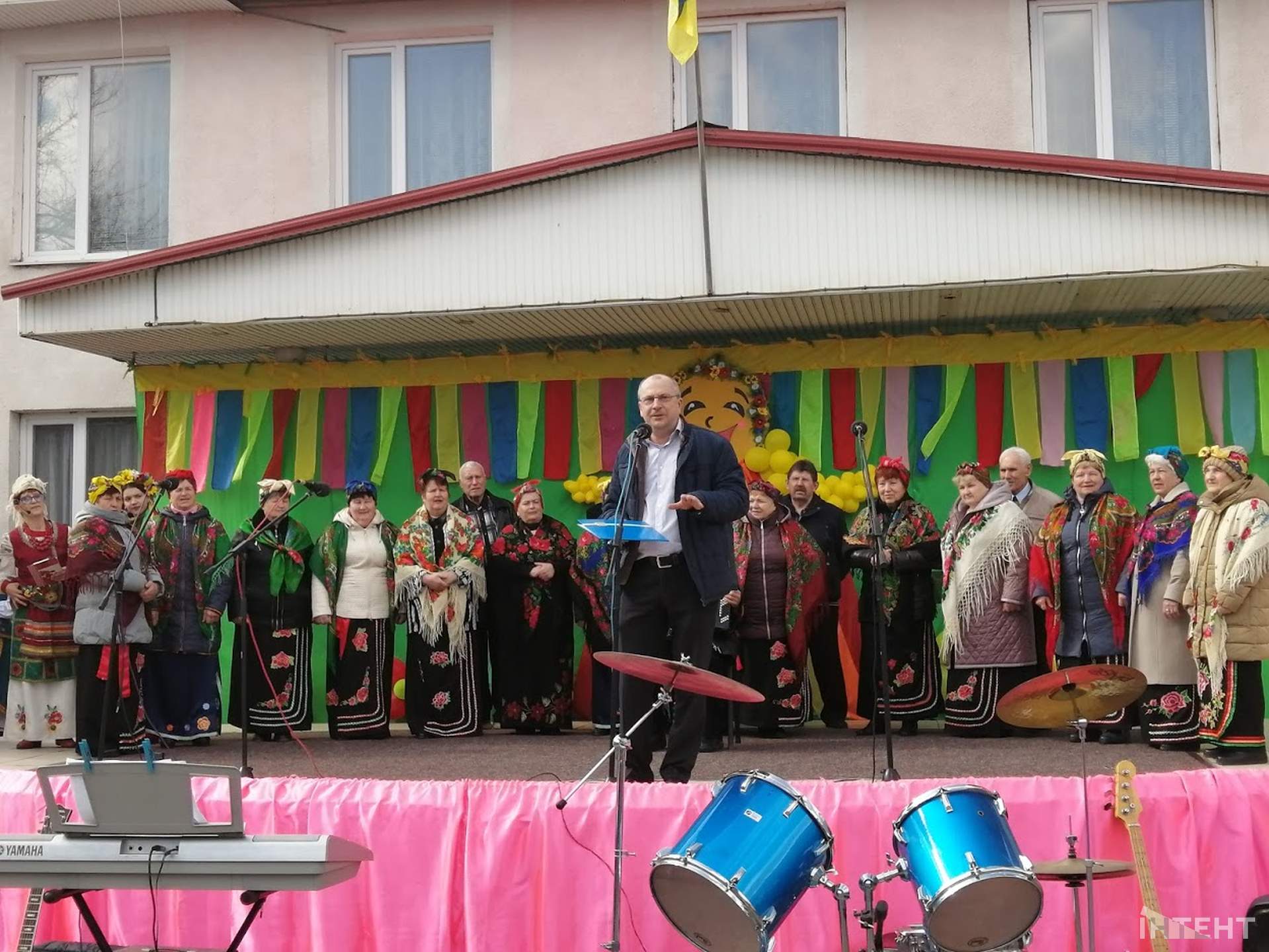 Роздільна зустріла весну ярмарком млинців, піснями та частуванням