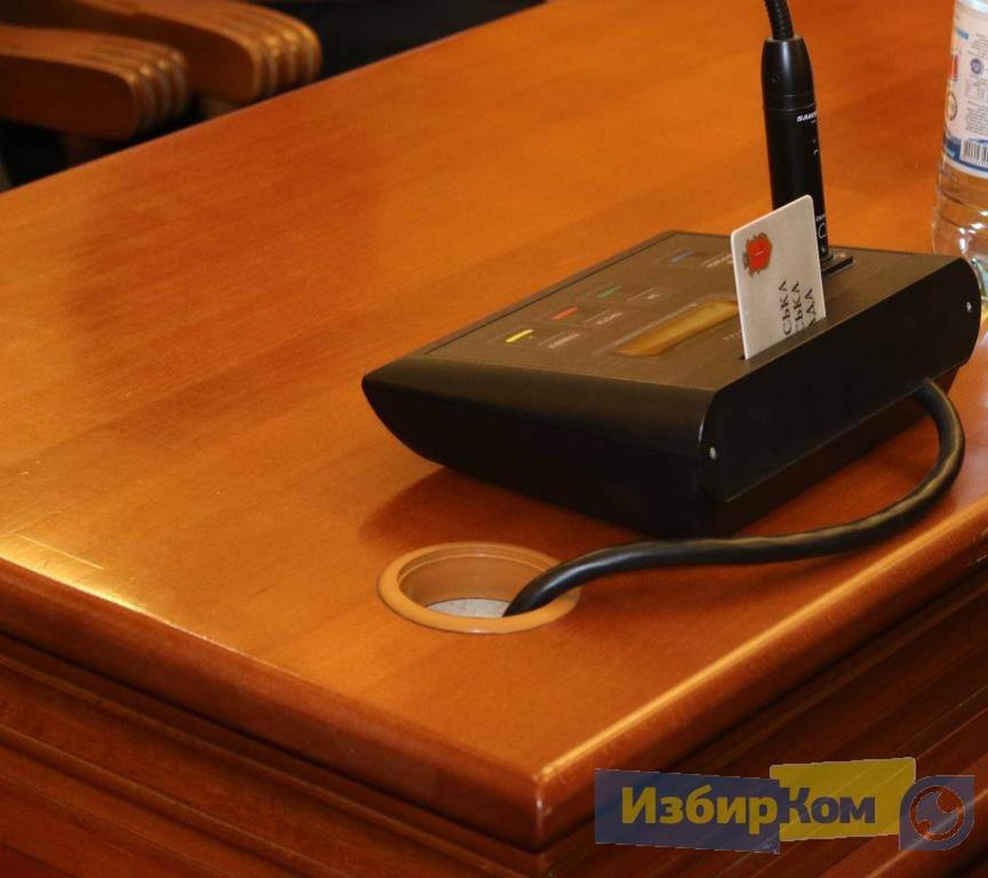 Неожиданная сессия Одесского горсовета: оцепление вокруг мэрии и сбор ради одного вопроса