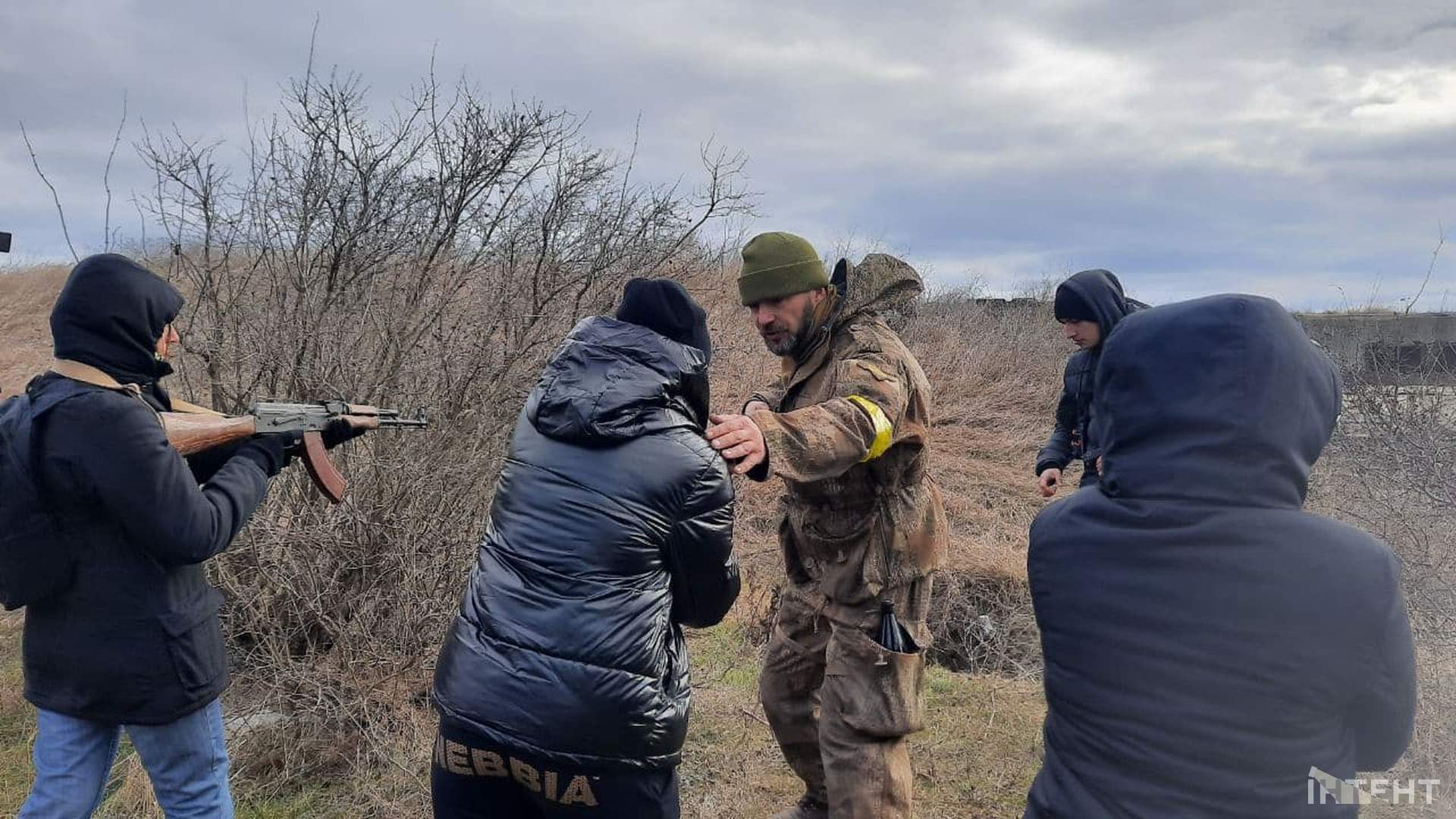 Не панікуй! Готуйся: в Одесі навчали цивільне населення поводитись зі зброєю