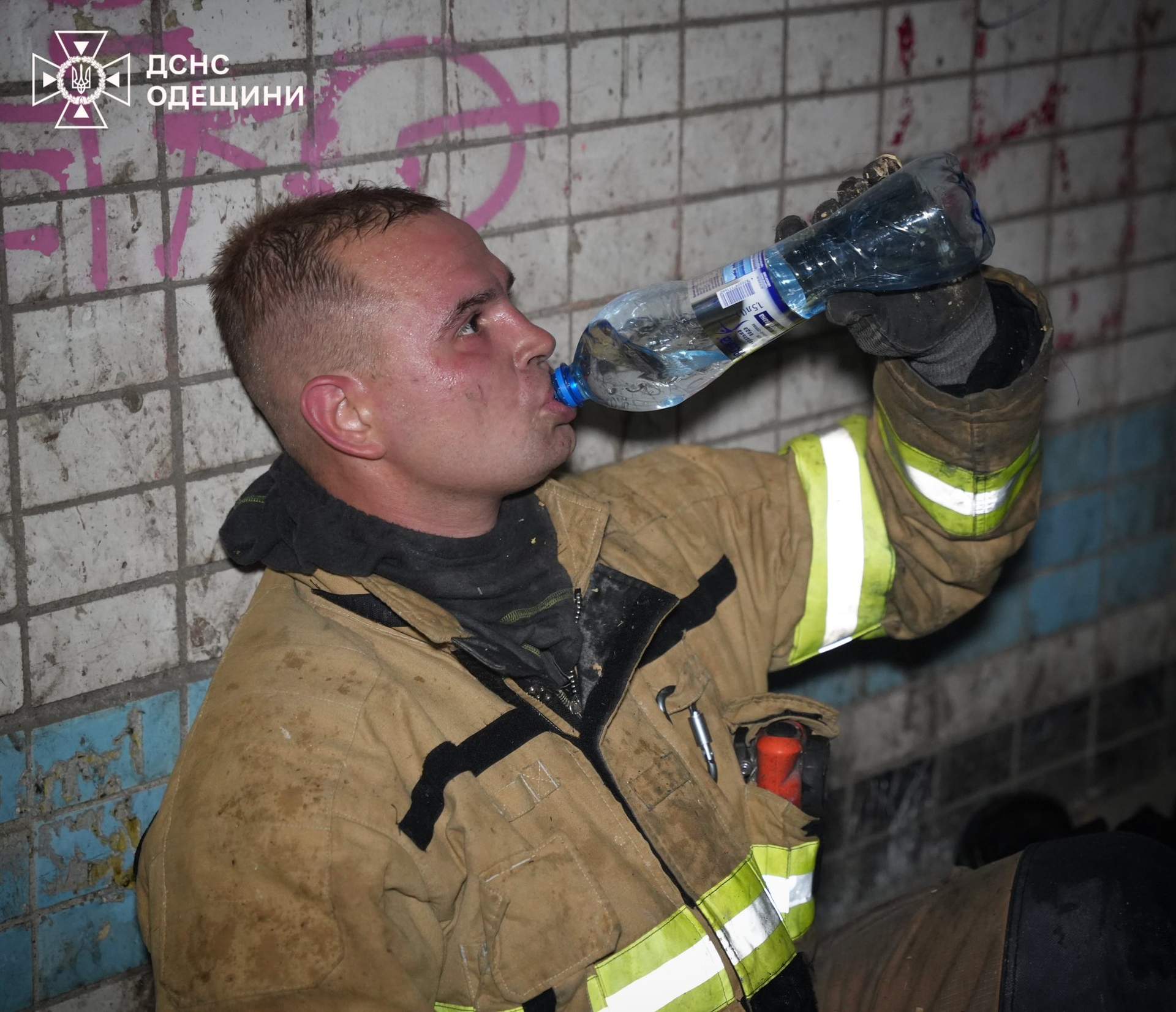 Пошкоджень від російської атаки зазнали вночі радіоринок та гуртожиток в Одесі