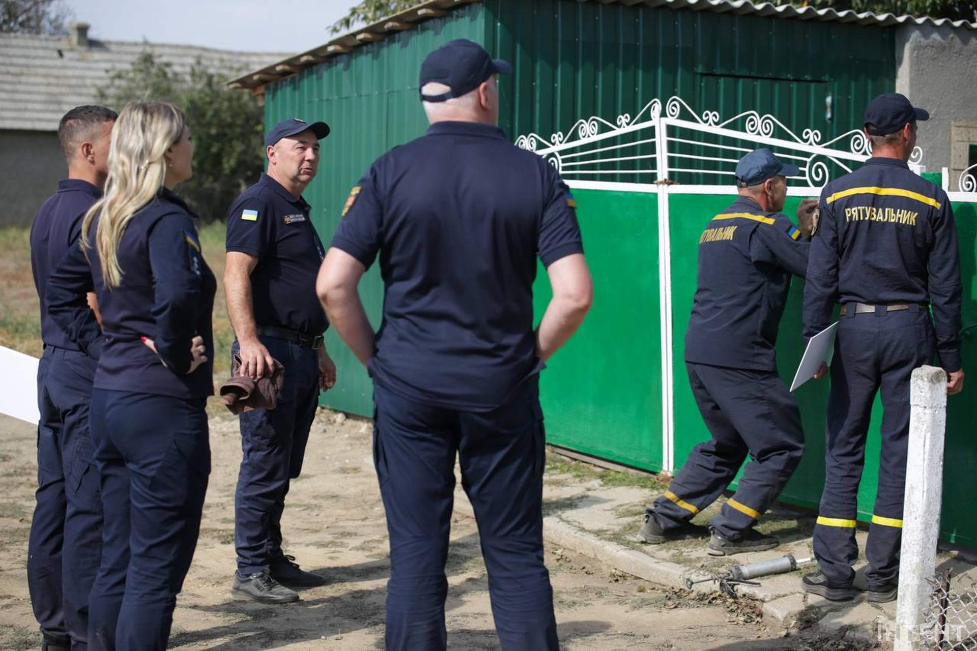 Рятувальники Одещини замінили таблички на вулиці, названій на честь загиблого колеги