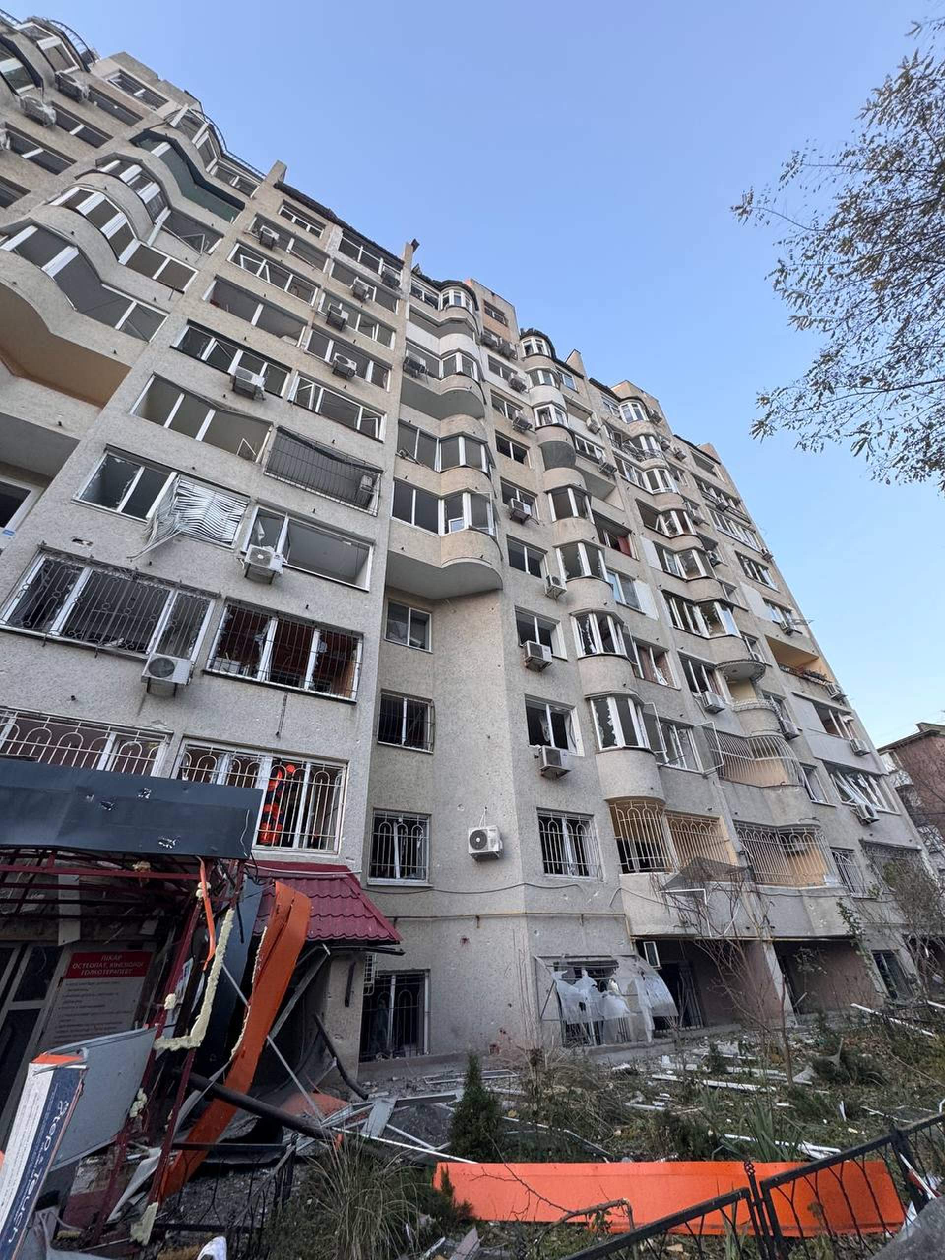 Семеро поліцейських: кількість загиблих від російської ракети в Одесі збільшилась до 10 людей