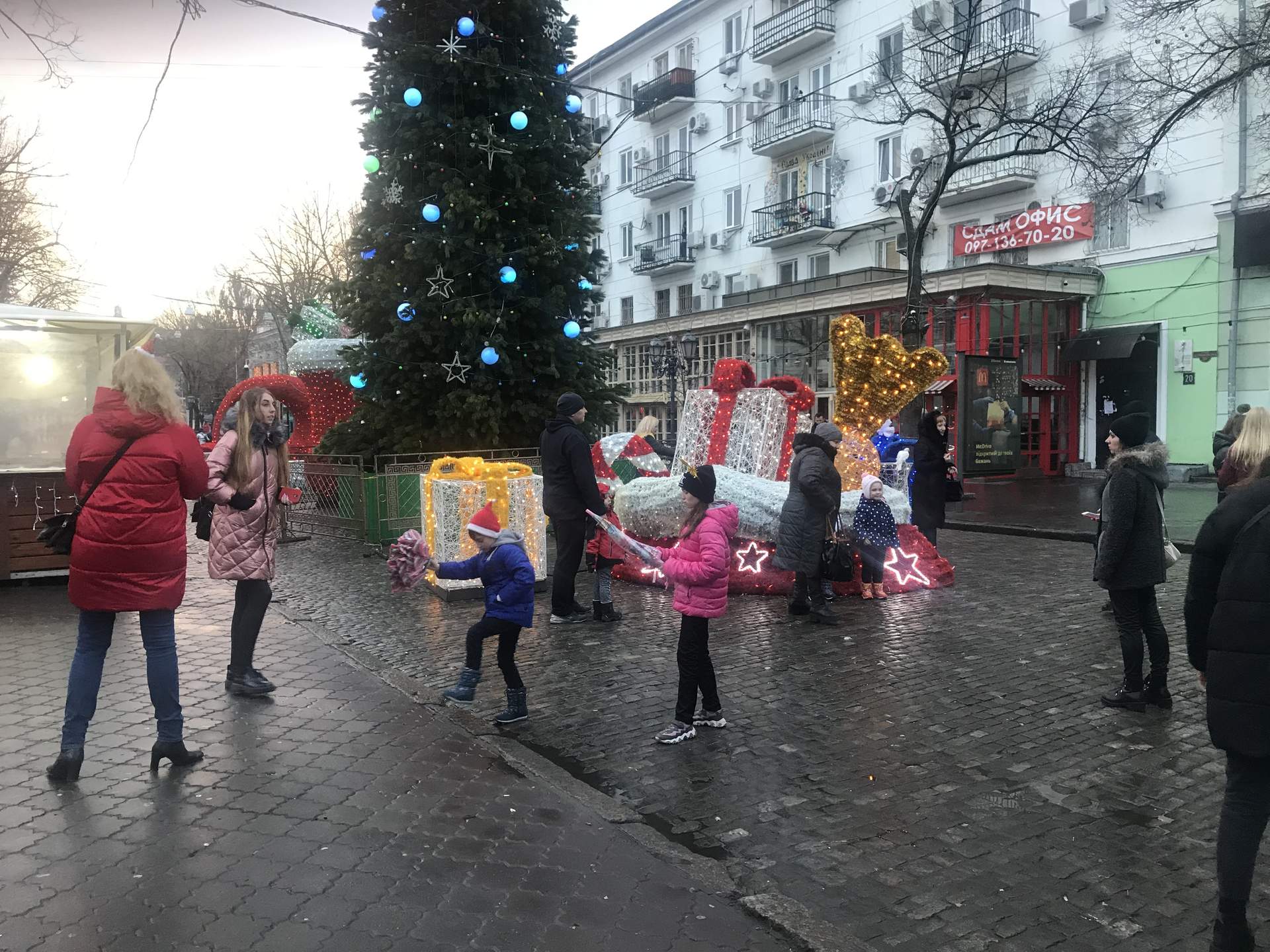 Тепле Різдво: як виглядає головна вулиця Одеси в святковий день