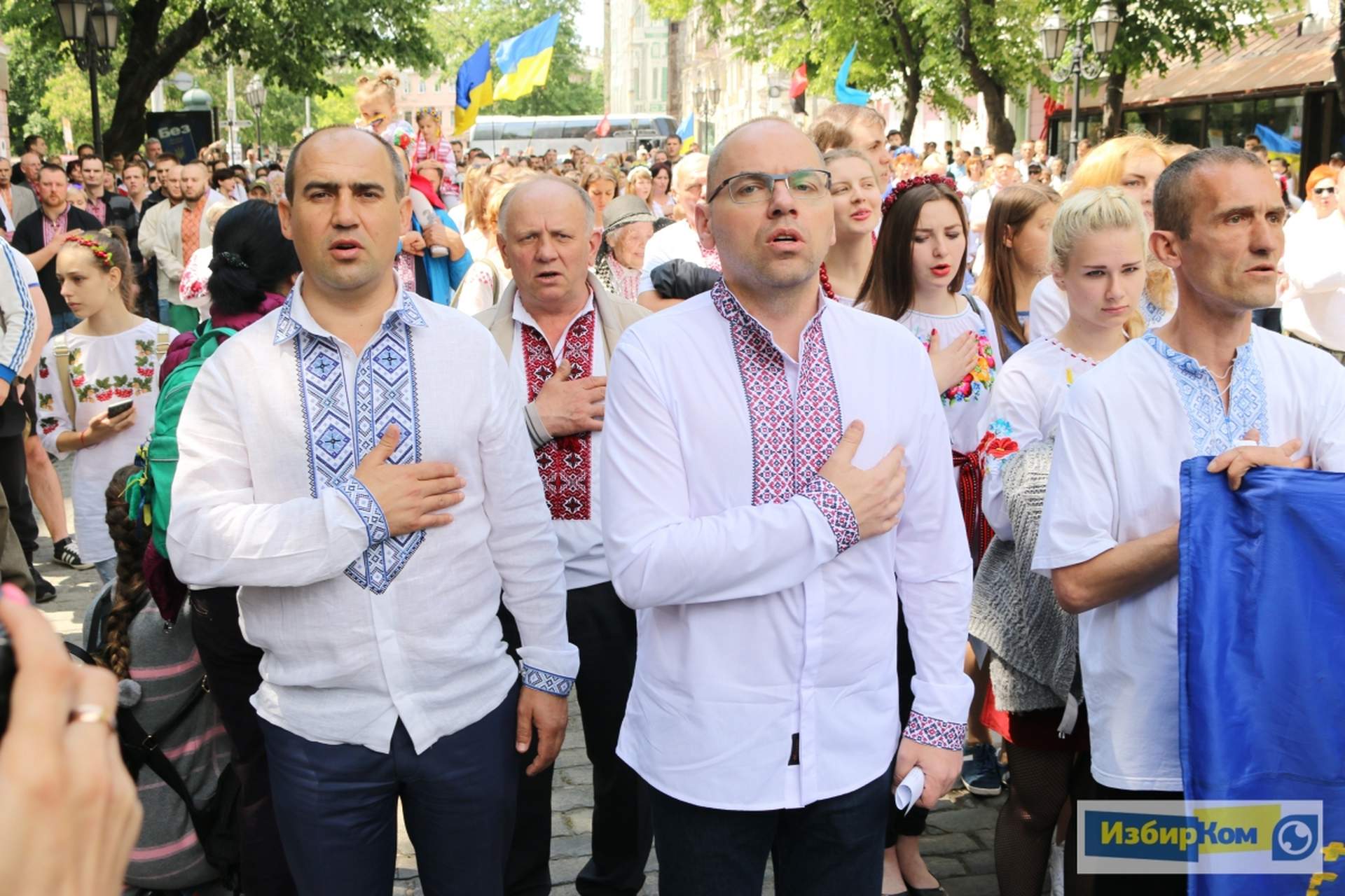 В Одессе состоялся юбилейный десятый МегаМарш в вышиванках