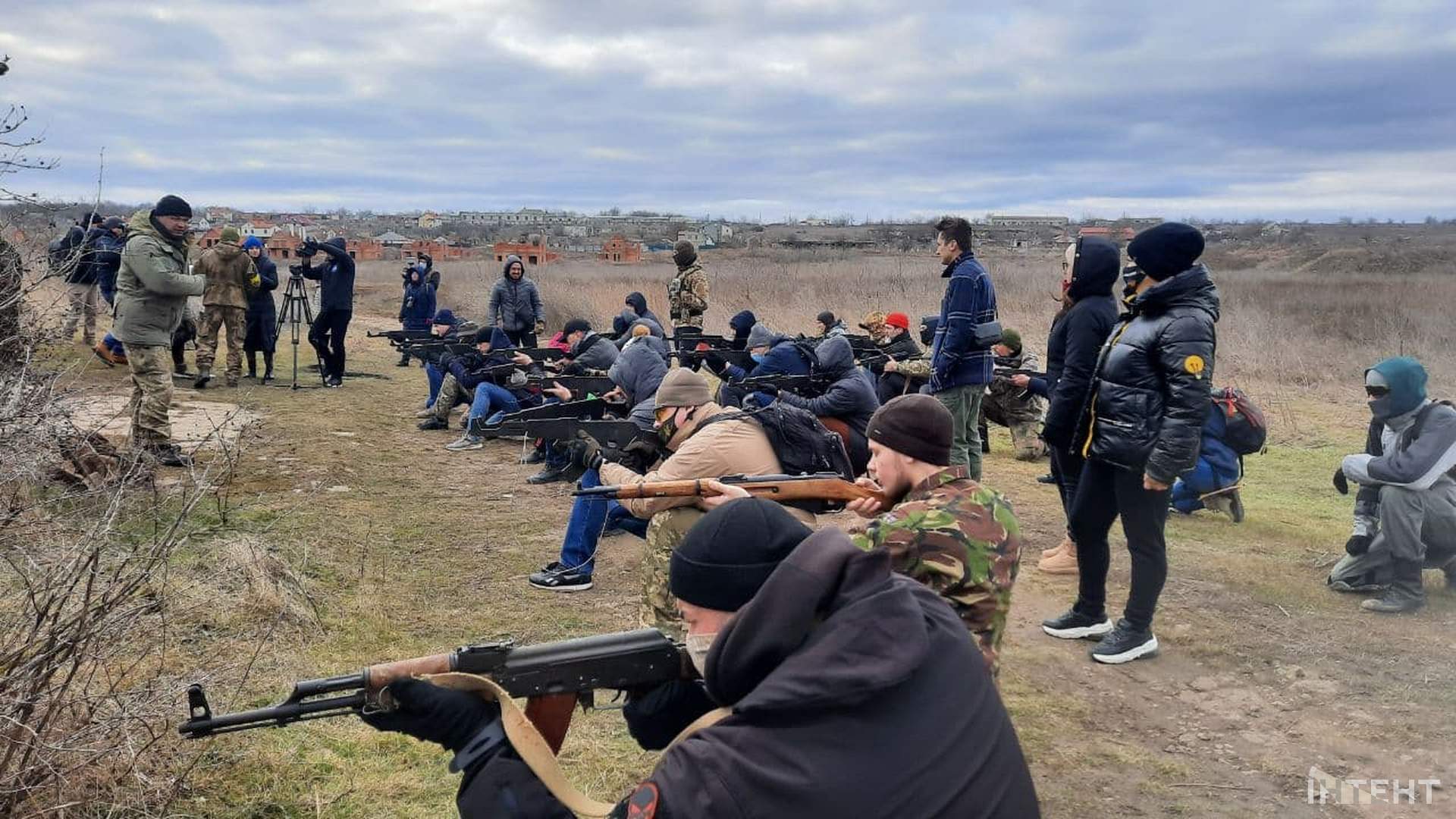 Не панікуй! Готуйся: в Одесі навчали цивільне населення поводитись зі зброєю
