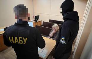 Clerk of Bilhorod-Dnistrovskyi District Court makes a deal with prosecutor