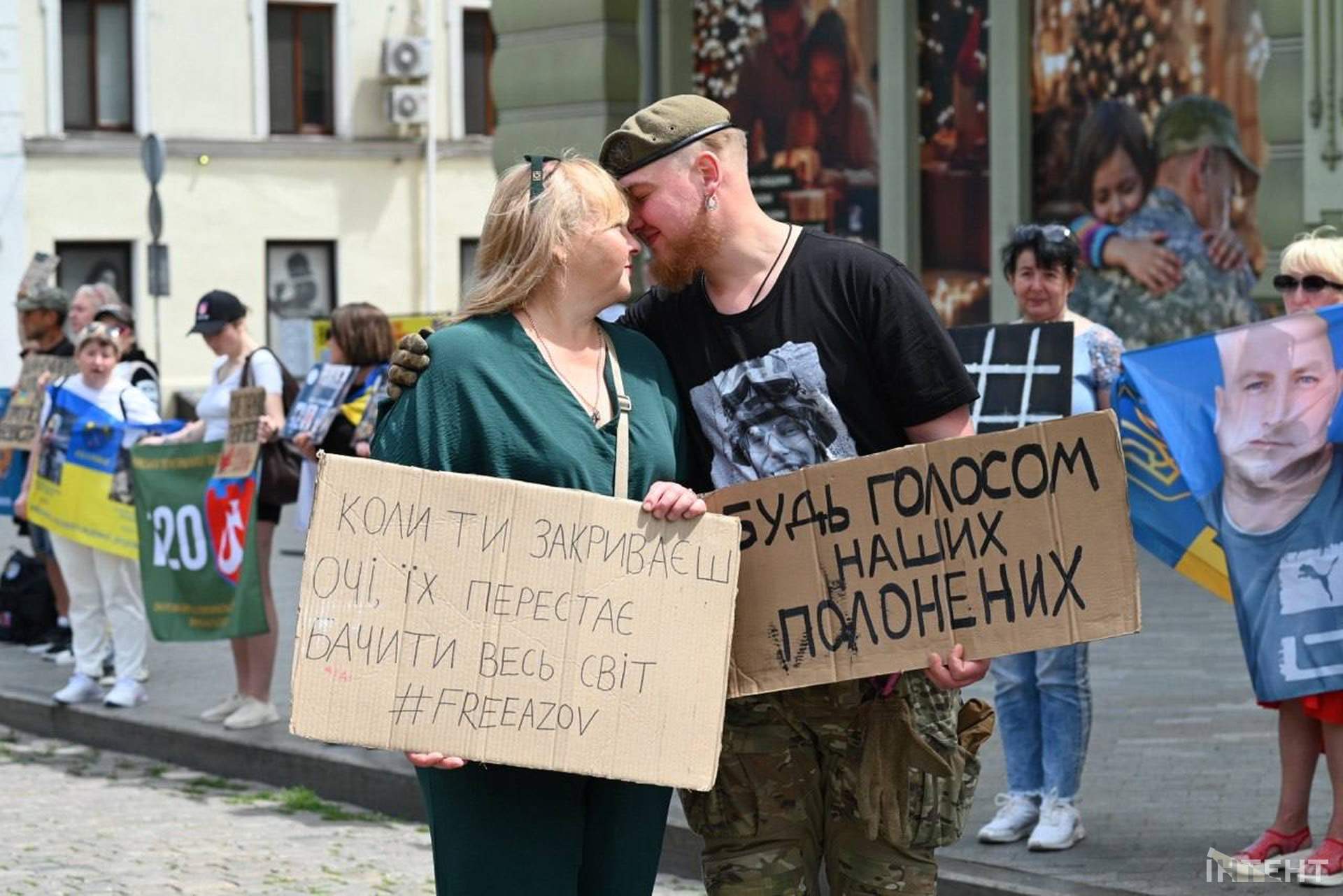 Двоє колишніх полонених відмітили річниці звільнення на акції в Одесі