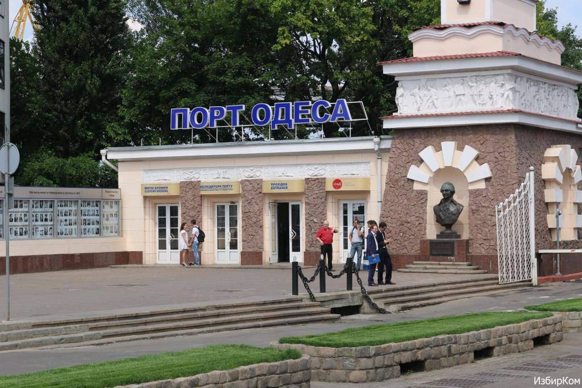 Кабинет начальника Одесского порта: «капитанский мостик», барометр и старинные легенды