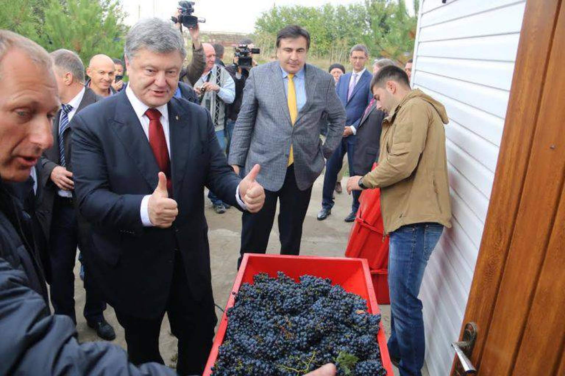 Порошенко в Одессе: трасса Одесса-Рени и "винный закон"