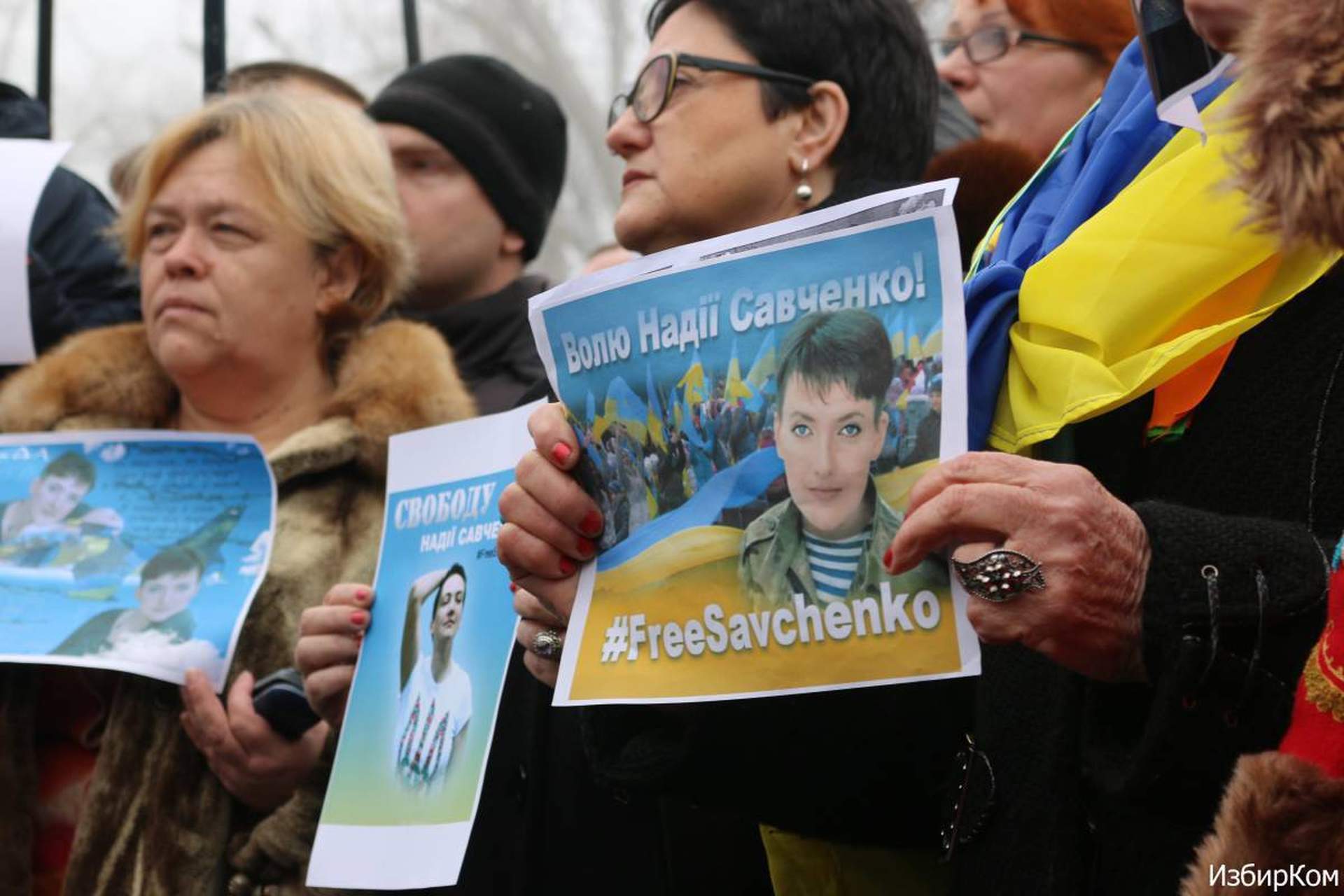 Одесситы принесли цветы к памятнику Шевченко и потребовали освободить Савченко