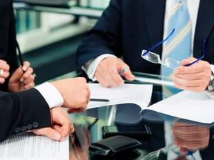 Одесский ЖКС и “Одесгорэлектротранс” наняли себе юристов: правовая помощь обойдется в миллион гривень