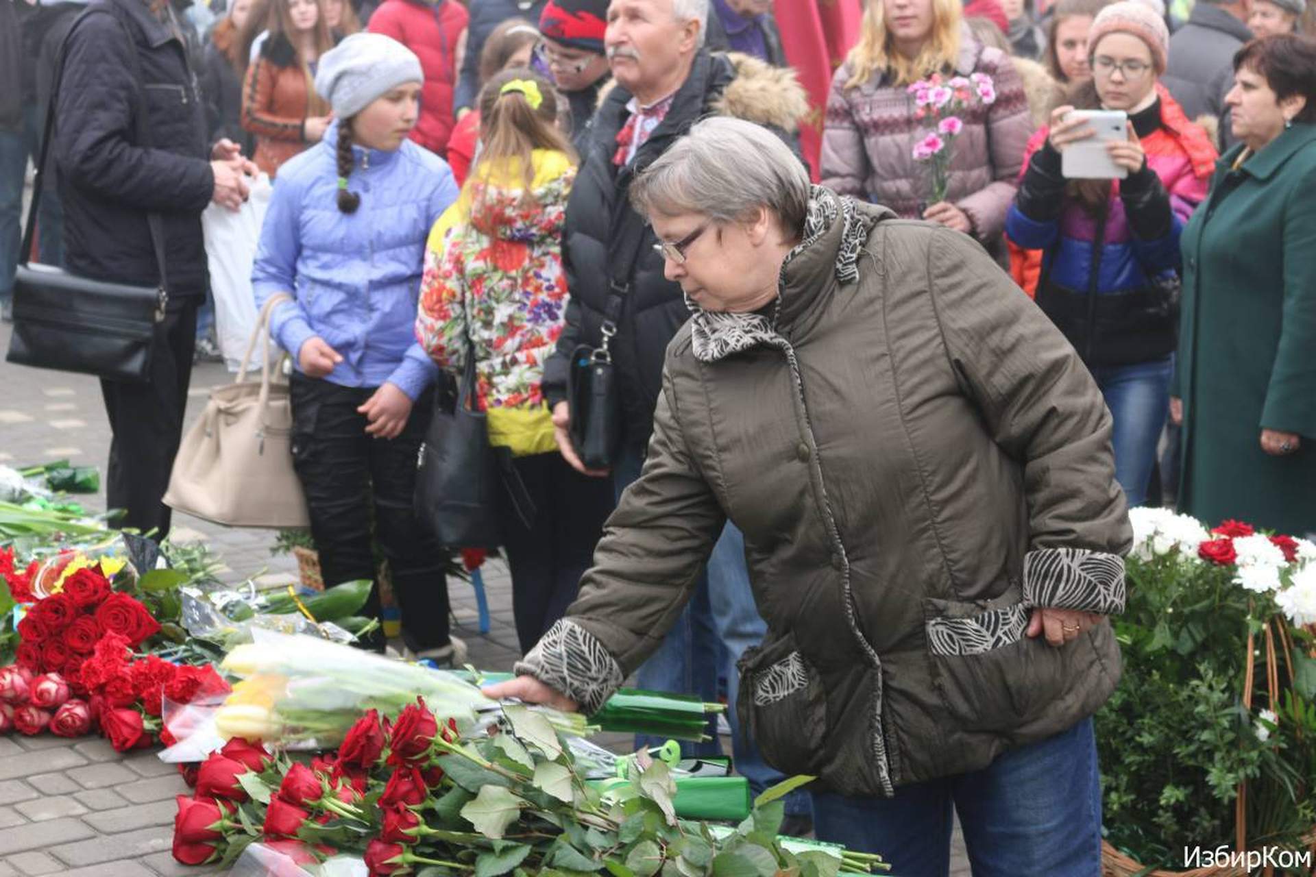 Одесситы принесли цветы к памятнику Шевченко и потребовали освободить Савченко