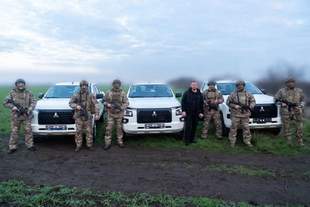 Защитники Херсонщины получили новые дроны и пикапы