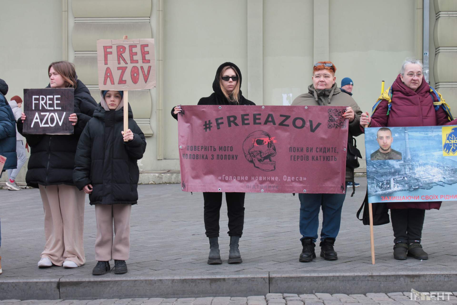 Одесити зібралися на акцію підтримки військовополонених в центрі міста