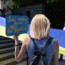 Родичі полонених розгорнули в Одесі 100-метровий прапор до Дня Конституції