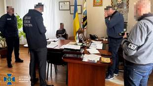 Голову сільради на Одещині та його співучасників викрили на оборудках з землею