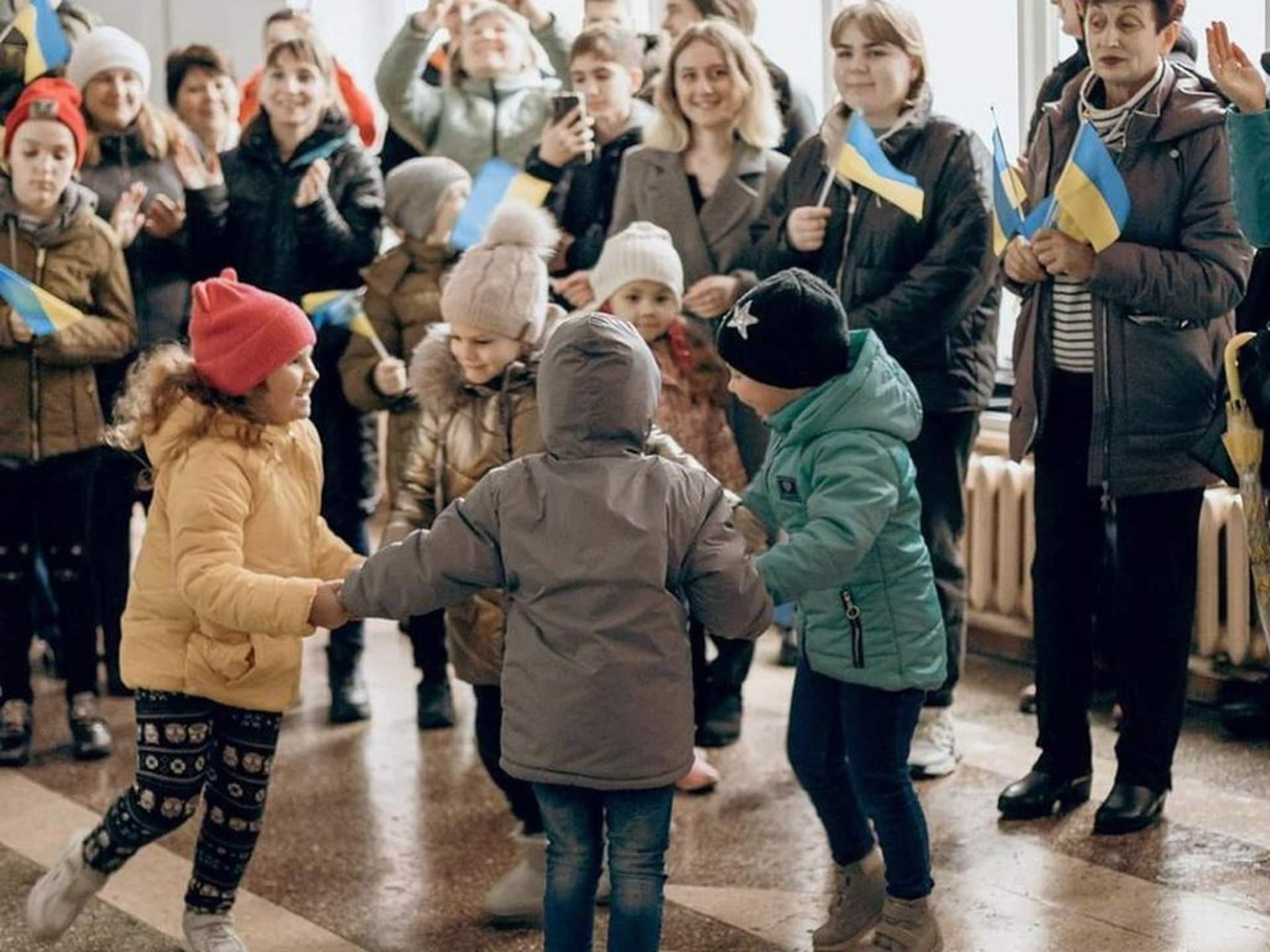 Львівські волонтери привезли подарунки та гуманітарну допомогу на Херсонщину