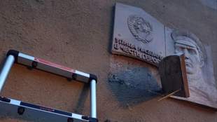 В Одесі два дні поспіль билися через демонтаж меморіальної таблички в сквері