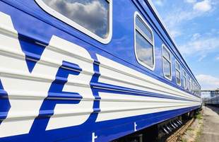 На Одесской железной дороге проводница погибла под поездом