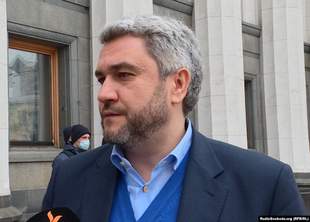 Дарував нерухомість і криптовалюту та орендував офіс: що відомо з декларації Урбанського