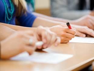 Набув чинності наказ про звільнення учнів четвертих та дев'ятих класів від іспитів