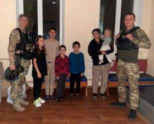 У Херсоні евакуювали жінку з дітьми з-під обстрілів