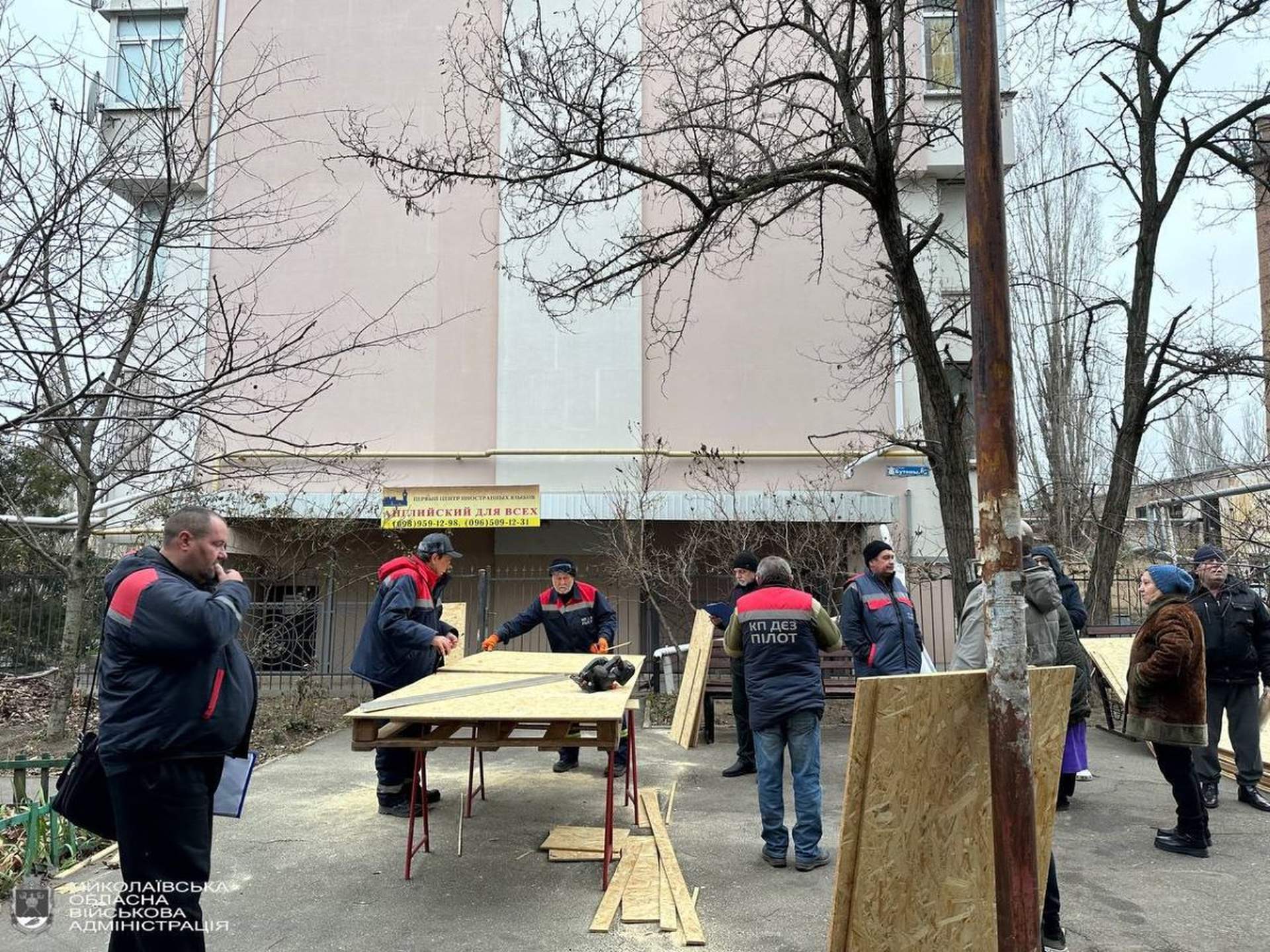 Миколаїв зазнав масованої ворожої атаки: евакуювали 200 людей