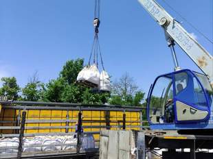 "Херсонтеплоенерго" отримало шість машин з технічною сіллю