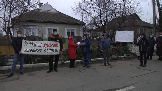 Жителі Доброслава протестують проти закриття музшколи