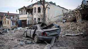 Армія рф завдала ударів по житлових кварталах Херсонщини та понівечила стільникову вежу