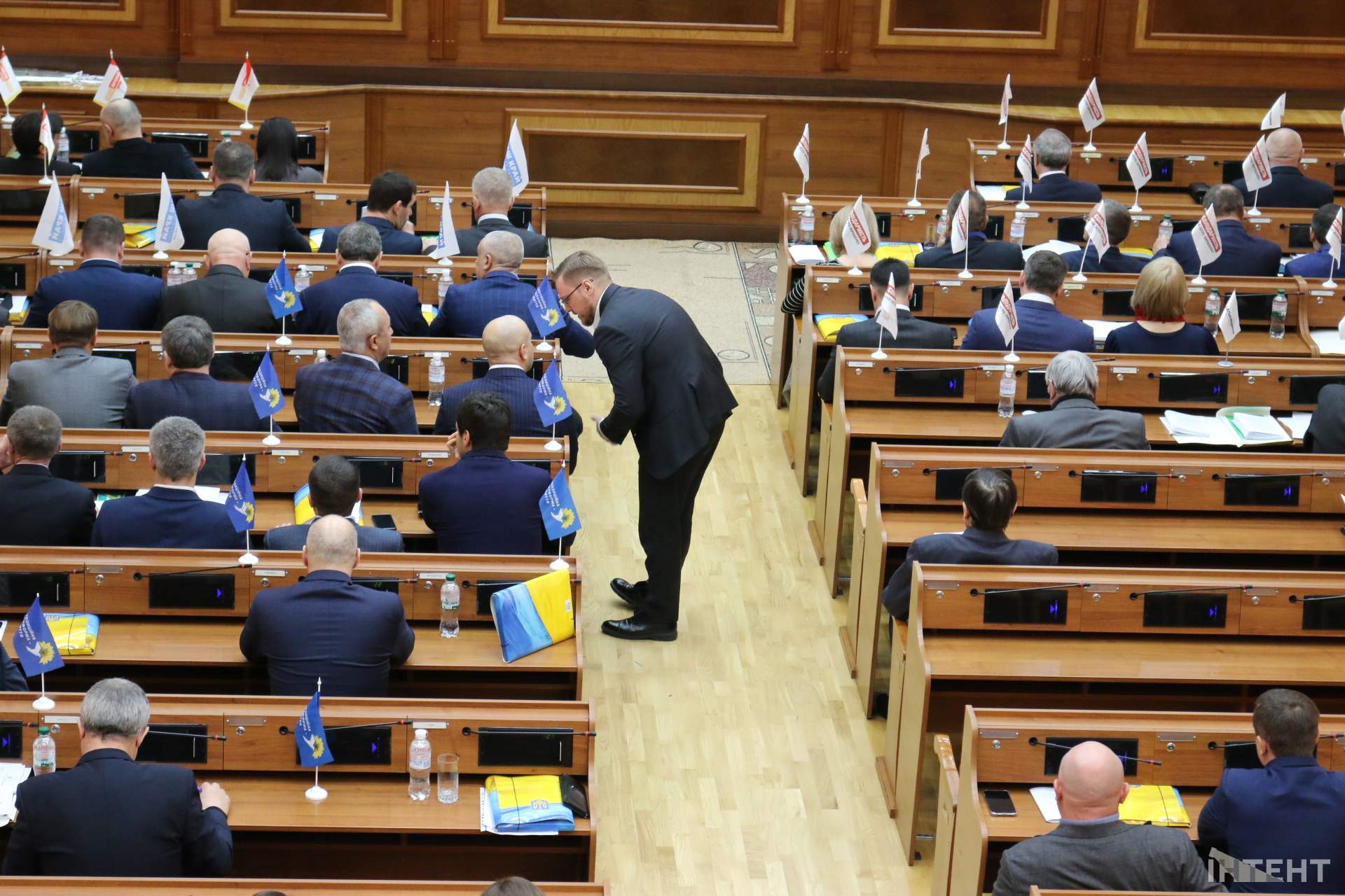 Сесія Одеської обласної ради: мітинг ззовні і напруга всередині