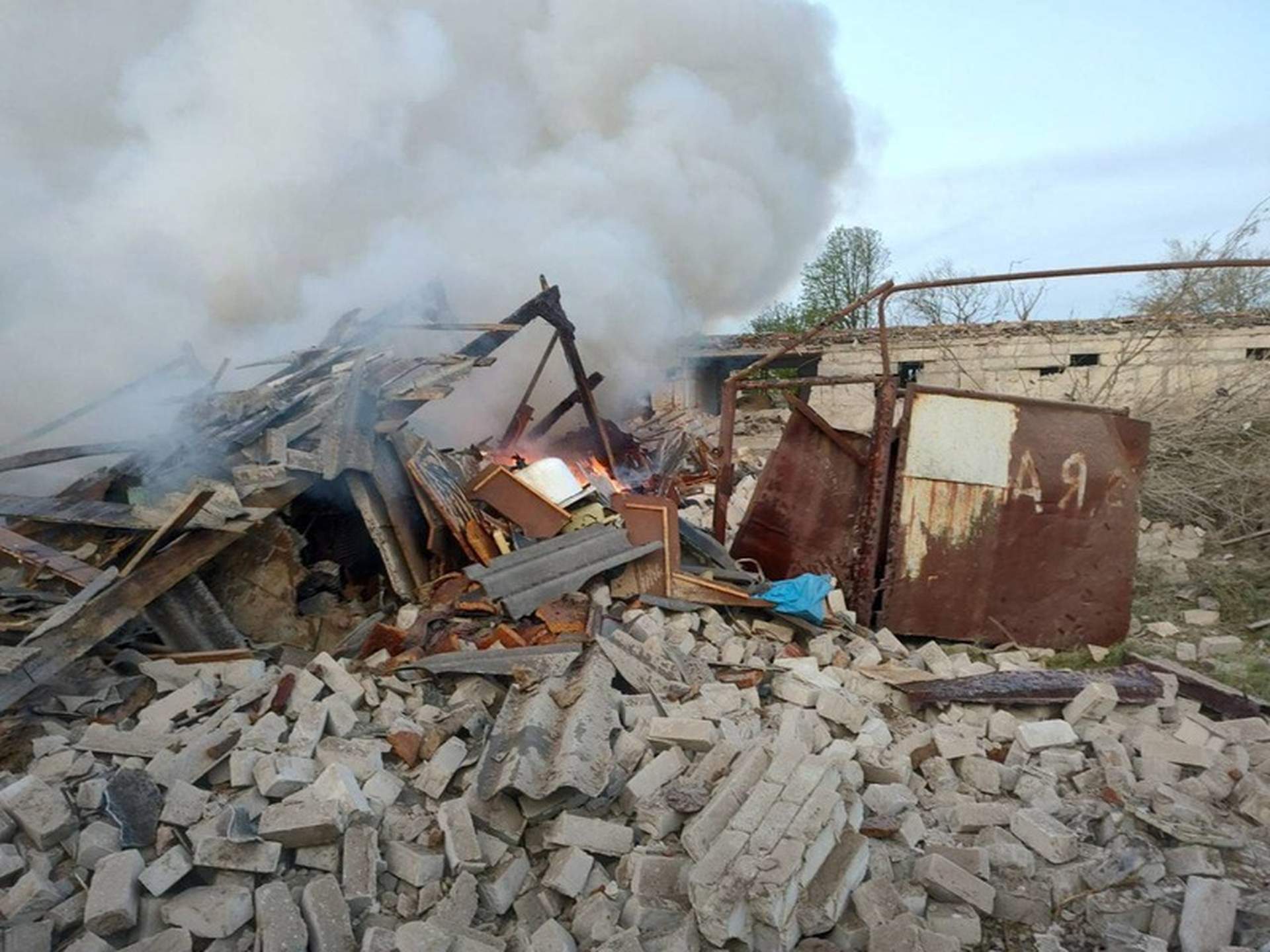 Армія рф поцілила в інфраструктуру Берислава, є загиблий та поранені