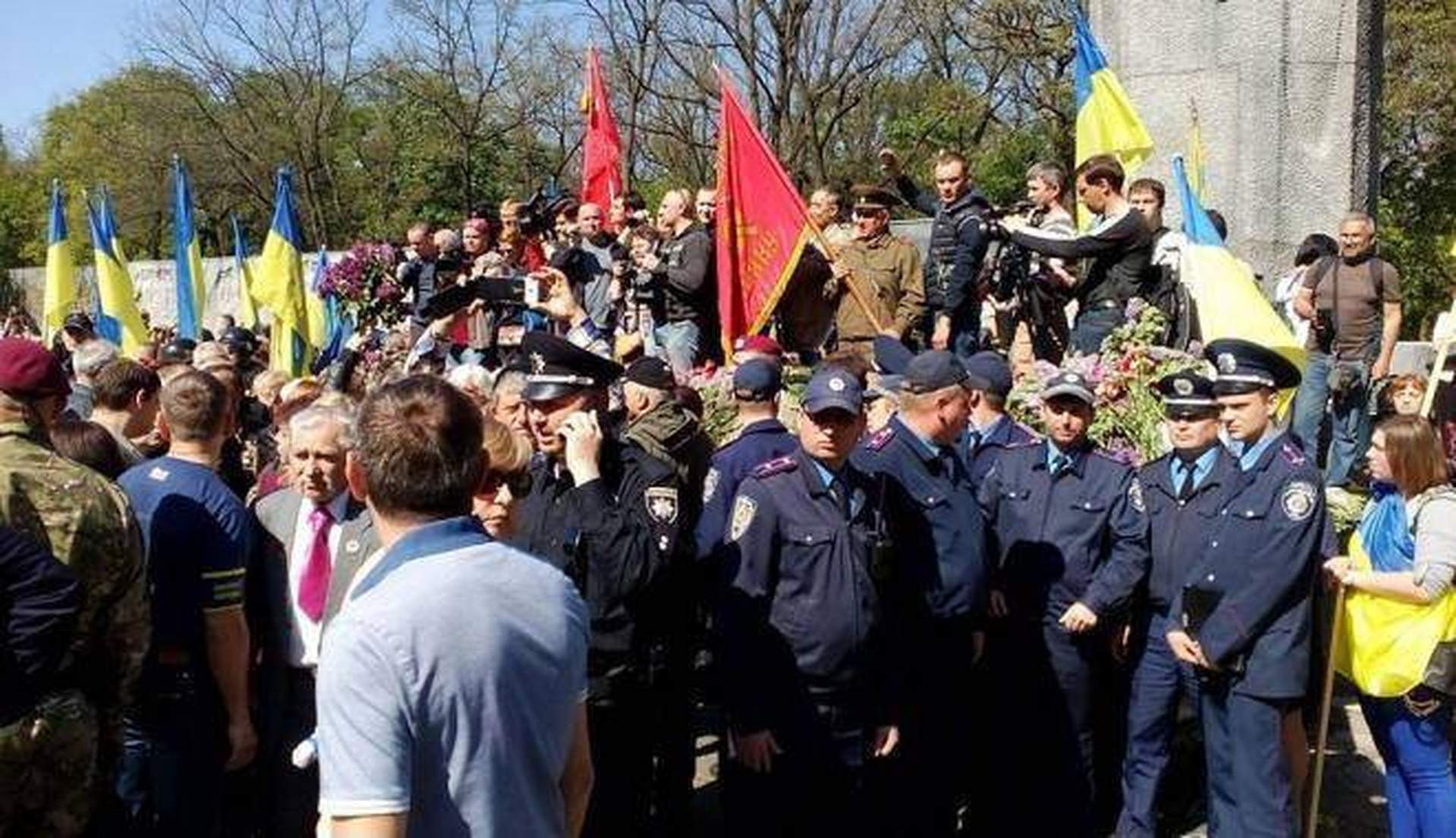 9 мая в Украине: президент в Киеве, потасовка в Харькове и ретропарад в Одессе