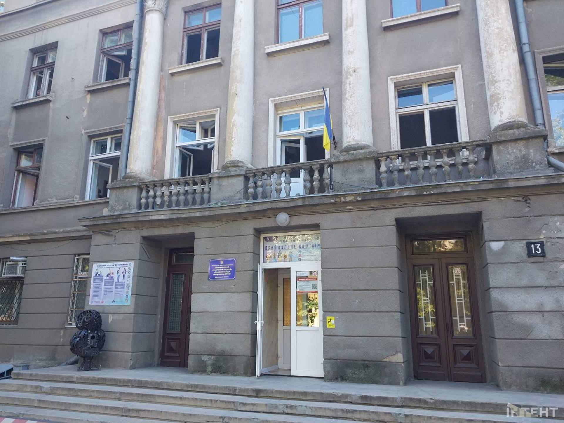 Понівечена Одеса у світлинах Інтента