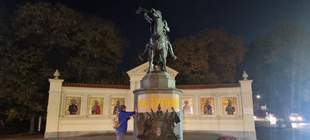 На пам'ятнику Суворову в Одесі з'явився напис "Наступний"