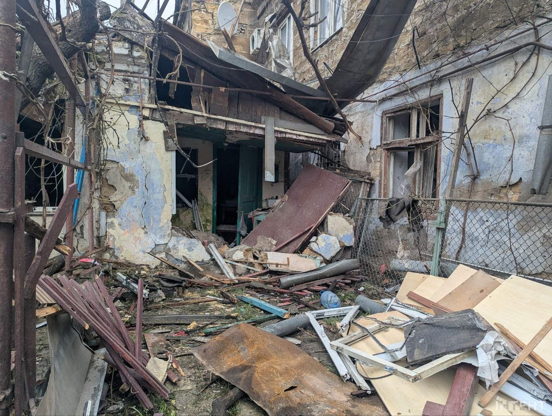 Внаслідок двох нічних атак в Одесі постраждали п'ять людей