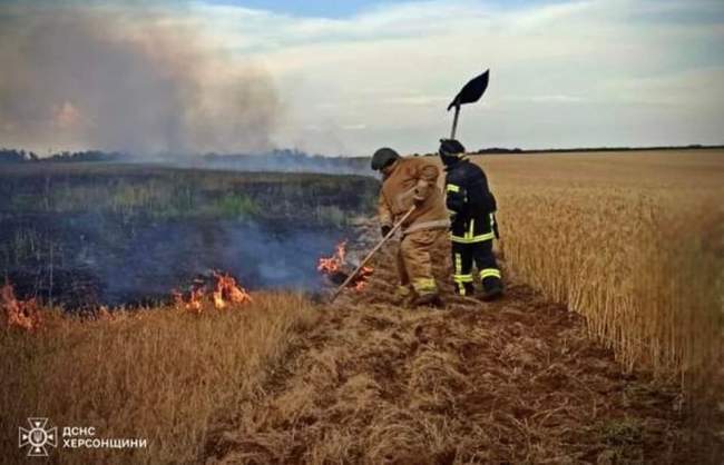 Наслідки обстрілу. Фото: ДСНС України в Херсонській області