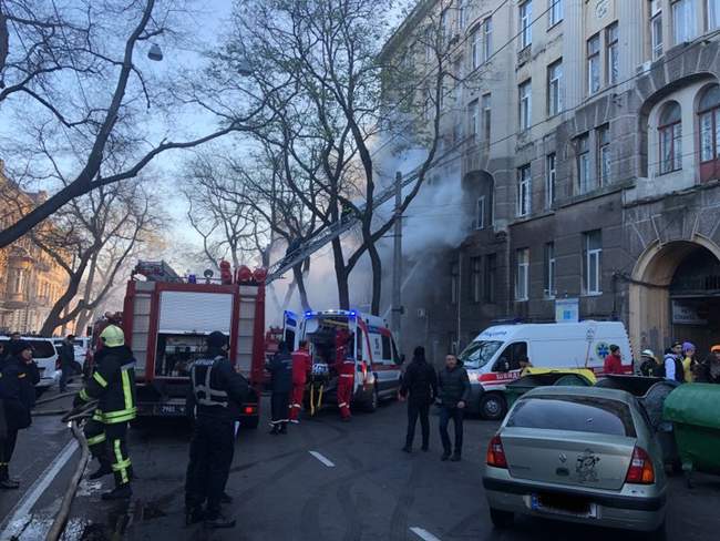 Сьогодні в Україні оголосили день жалоби за загиблими в одеській пожежі